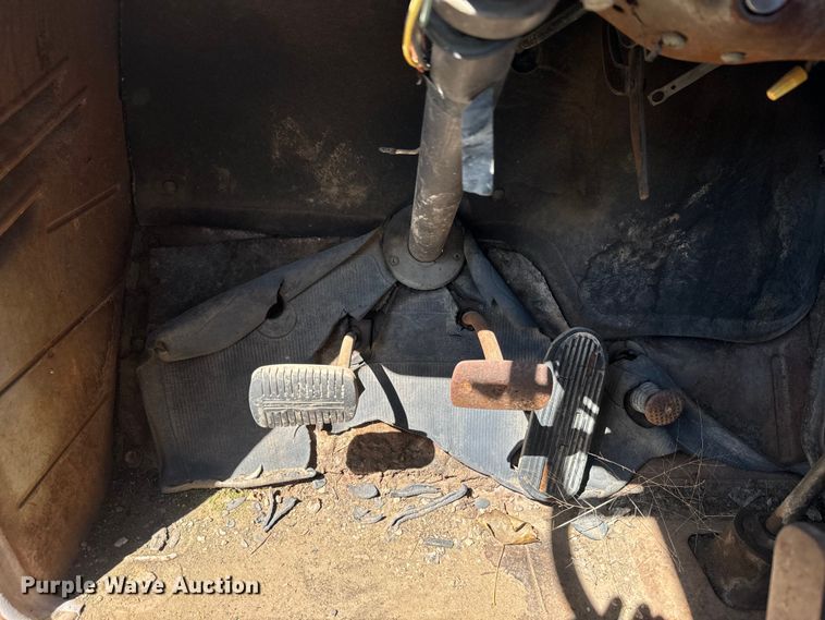 image for item EJ2787 1950 Chevrolet 4100 dump truck