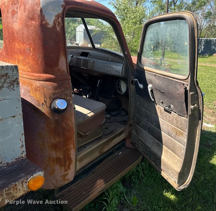 image for item EJ2787 1950 Chevrolet 4100 dump truck