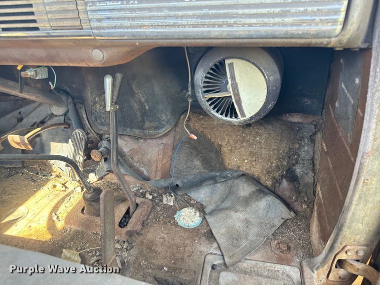 image for item EJ2787 1950 Chevrolet 4100 dump truck