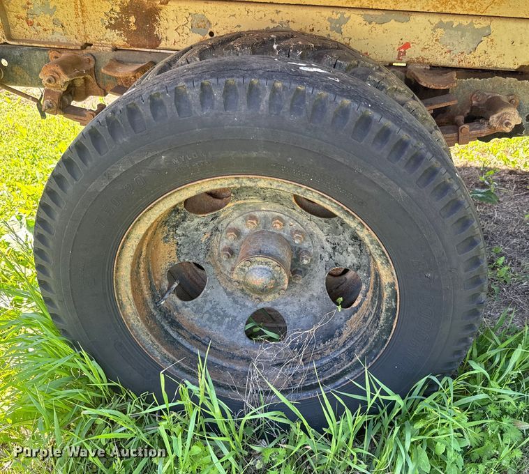 image for item EJ2787 1950 Chevrolet 4100 dump truck