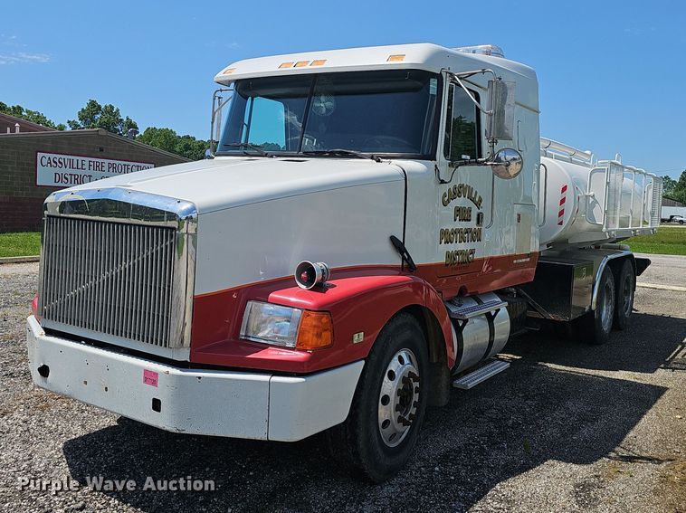 image for item EJ5494 1995 White GMC water truck