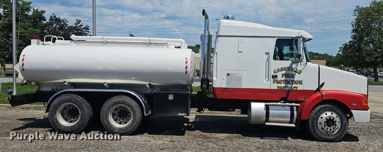 image for item EJ5494 1995 White GMC water truck