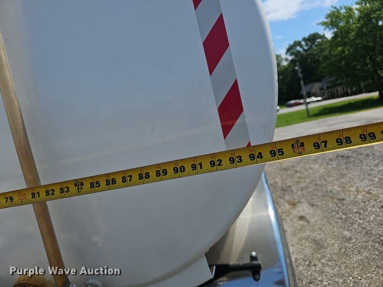 image for item EJ5494 1995 White GMC water truck