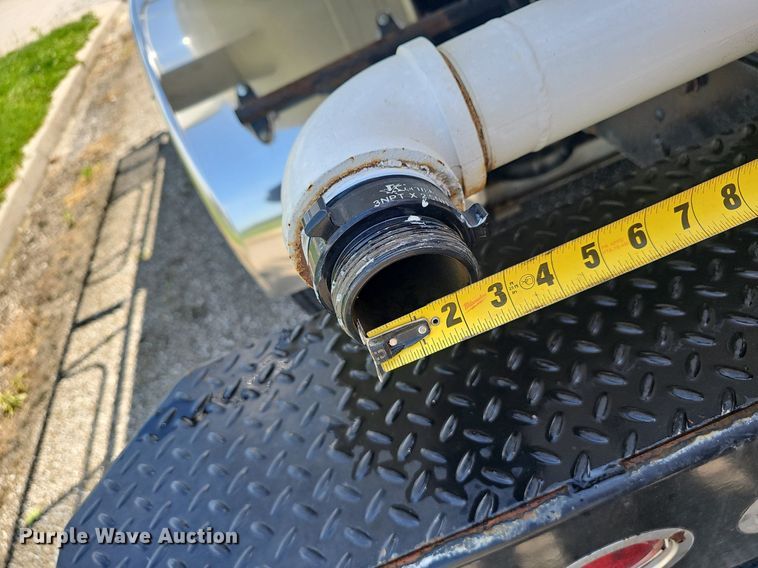 image for item EJ5494 1995 White GMC water truck