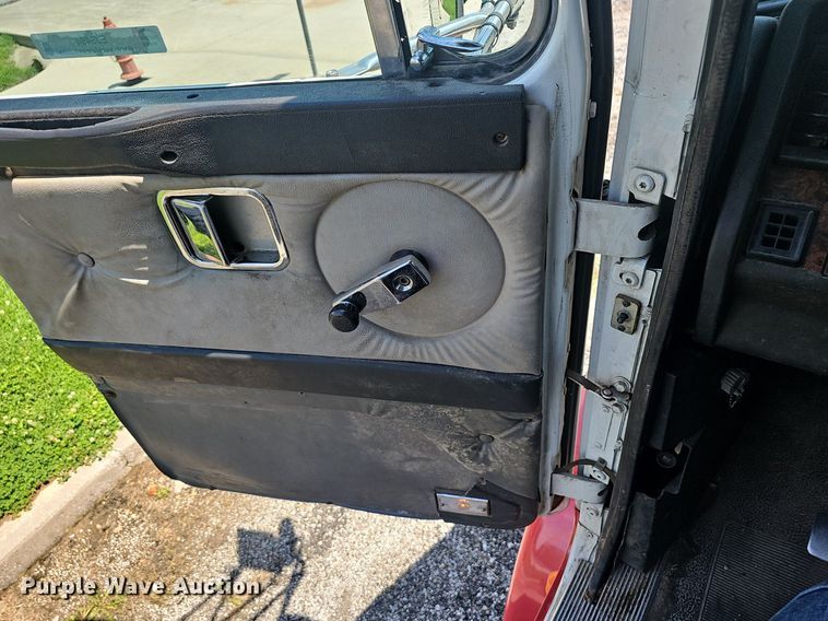 image for item EJ5494 1995 White GMC water truck