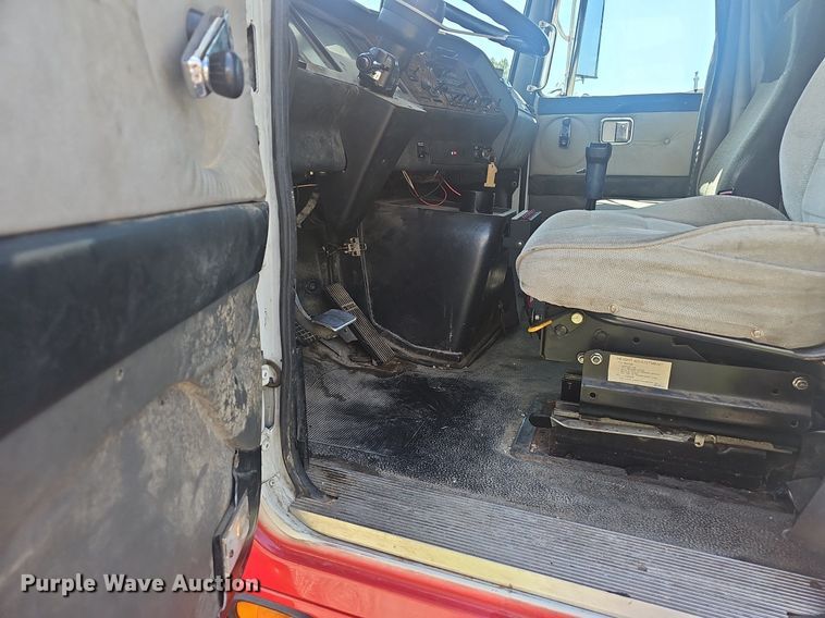 image for item EJ5494 1995 White GMC water truck