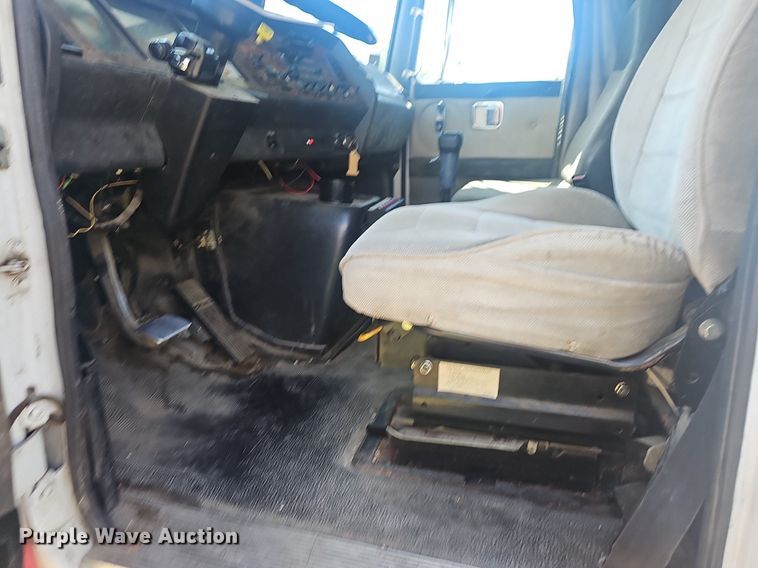 image for item EJ5494 1995 White GMC water truck