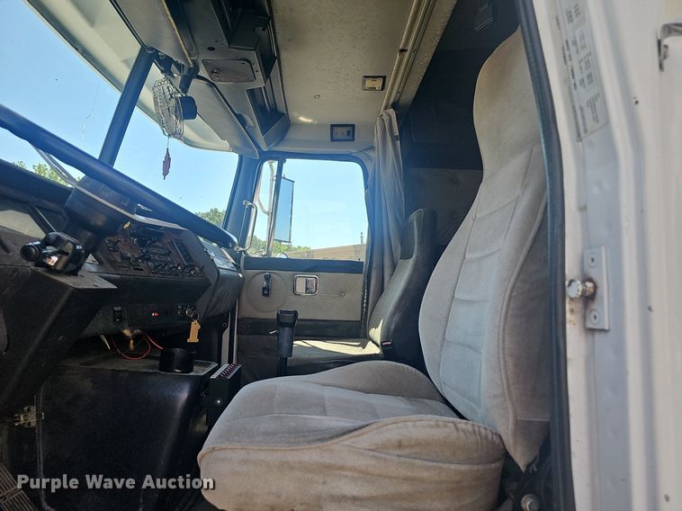 image for item EJ5494 1995 White GMC water truck