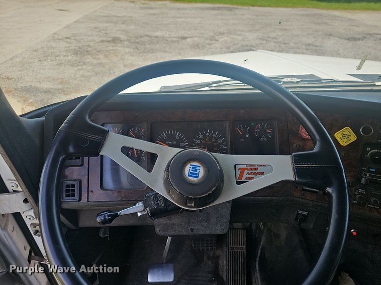 image for item EJ5494 1995 White GMC water truck