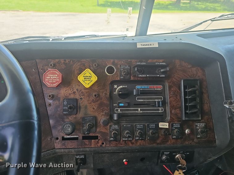 image for item EJ5494 1995 White GMC water truck