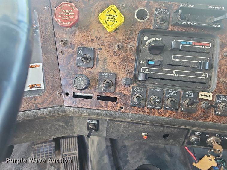 image for item EJ5494 1995 White GMC water truck