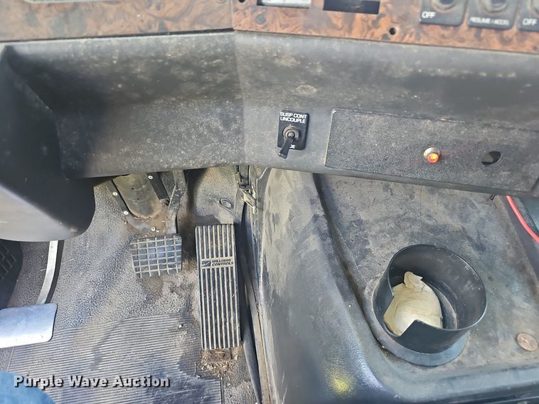 image for item EJ5494 1995 White GMC water truck