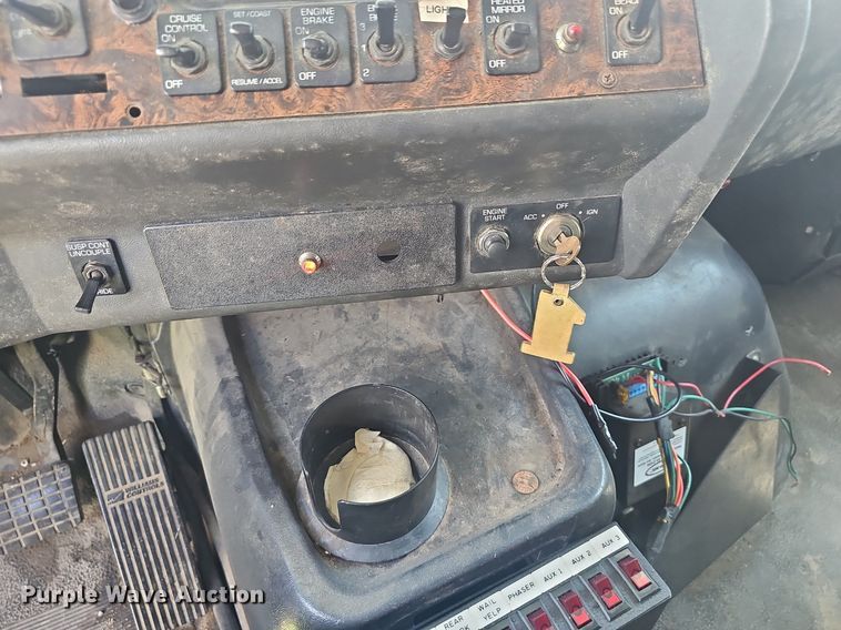 image for item EJ5494 1995 White GMC water truck