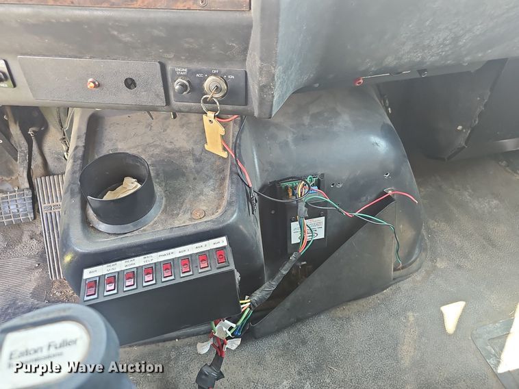 image for item EJ5494 1995 White GMC water truck