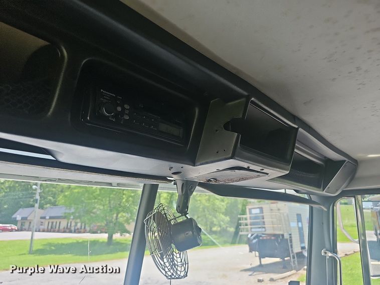 image for item EJ5494 1995 White GMC water truck