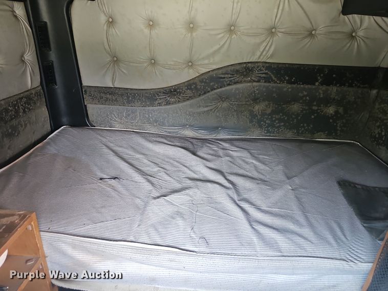 image for item EJ5494 1995 White GMC water truck