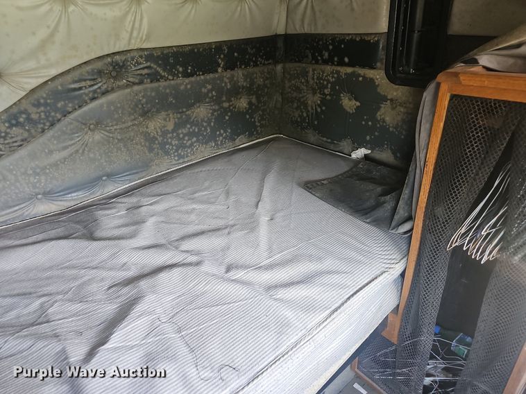 image for item EJ5494 1995 White GMC water truck