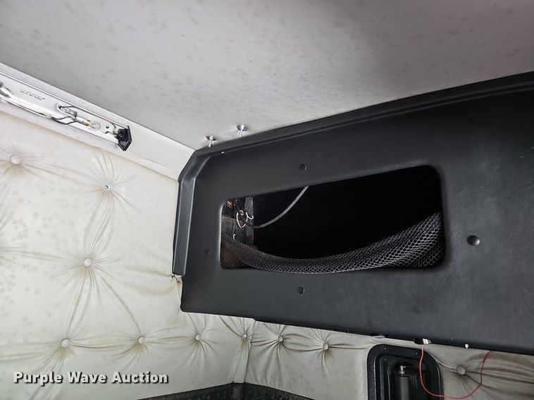 image for item EJ5494 1995 White GMC water truck