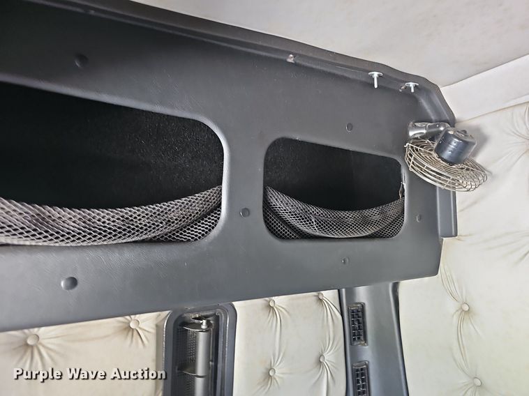 image for item EJ5494 1995 White GMC water truck