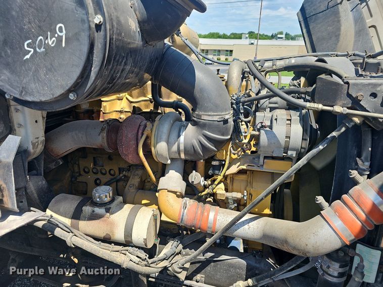 image for item EJ5494 1995 White GMC water truck