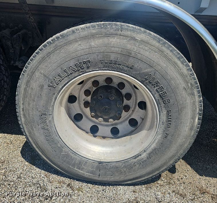 image for item EJ5494 1995 White GMC water truck