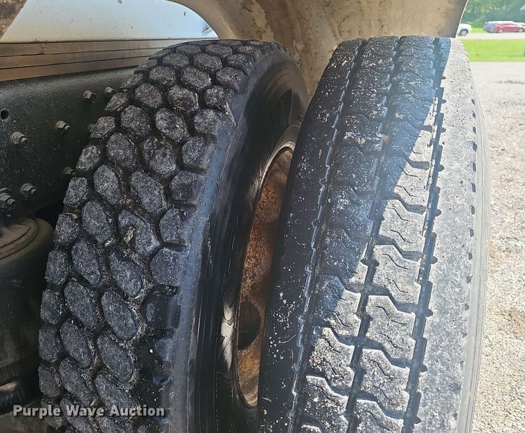 image for item EJ5494 1995 White GMC water truck