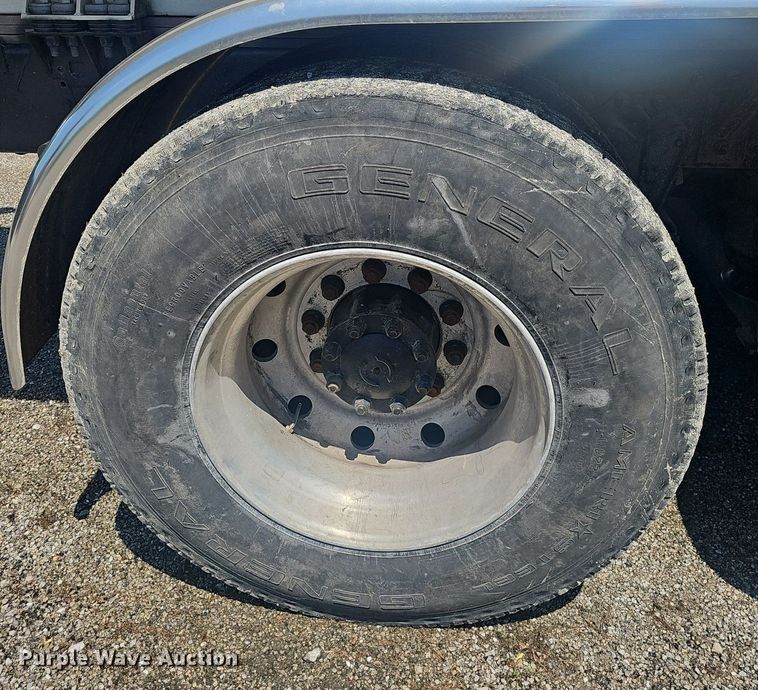 image for item EJ5494 1995 White GMC water truck