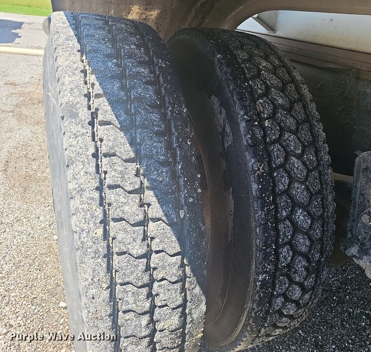 image for item EJ5494 1995 White GMC water truck