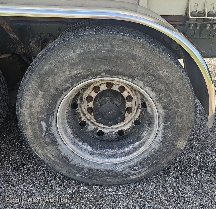 image for item EJ5494 1995 White GMC water truck