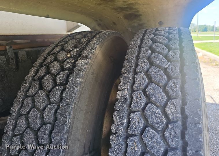 image for item EJ5494 1995 White GMC water truck