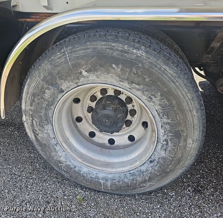 image for item EJ5494 1995 White GMC water truck