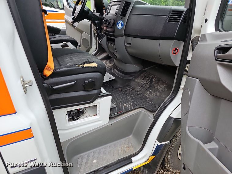 image for item EJ5527 2014 Mercedes  Sprinter ambulance