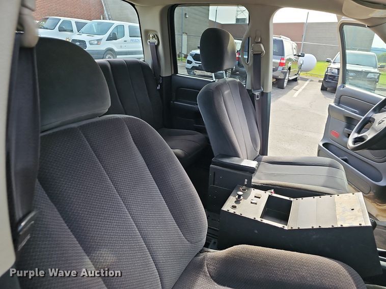 image for item EJ5553 2003 Dodge Ram 1500 Quad Cab pickup truck