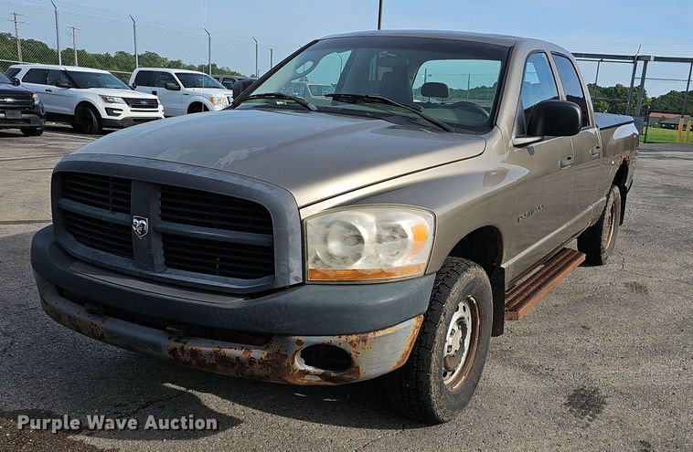 image for item EJ5554 2006 Dodge Ram 1500 Quad Cab pickup truck