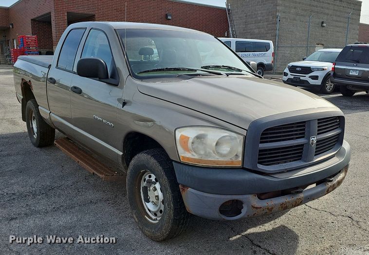 image for item EJ5554 2006 Dodge Ram 1500 Quad Cab pickup truck