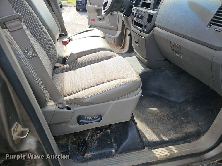 image for item EJ5554 2006 Dodge Ram 1500 Quad Cab pickup truck