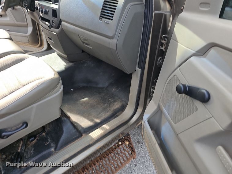 image for item EJ5554 2006 Dodge Ram 1500 Quad Cab pickup truck