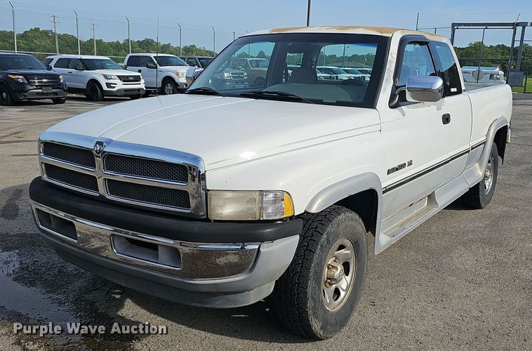 image for item EJ5556 1996 Dodge Ram 1500 Club Cab pickup truck