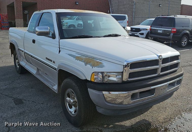 image for item EJ5556 1996 Dodge Ram 1500 Club Cab pickup truck