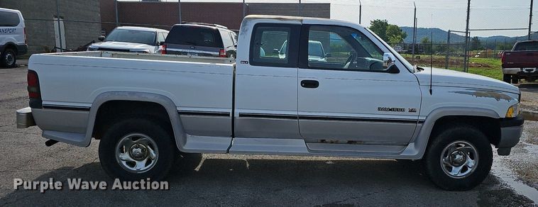 image for item EJ5556 1996 Dodge Ram 1500 Club Cab pickup truck