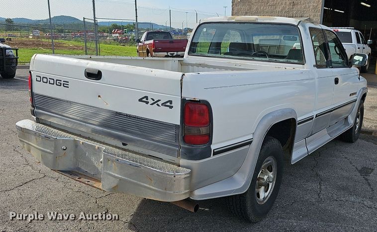 image for item EJ5556 1996 Dodge Ram 1500 Club Cab pickup truck