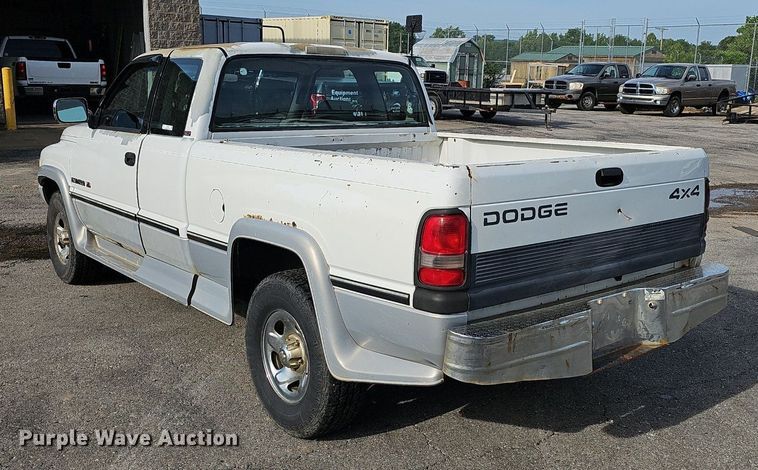 image for item EJ5556 1996 Dodge Ram 1500 Club Cab pickup truck