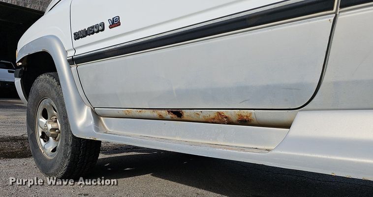 image for item EJ5556 1996 Dodge Ram 1500 Club Cab pickup truck