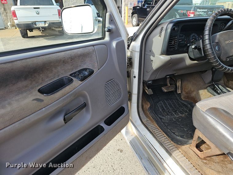 image for item EJ5556 1996 Dodge Ram 1500 Club Cab pickup truck