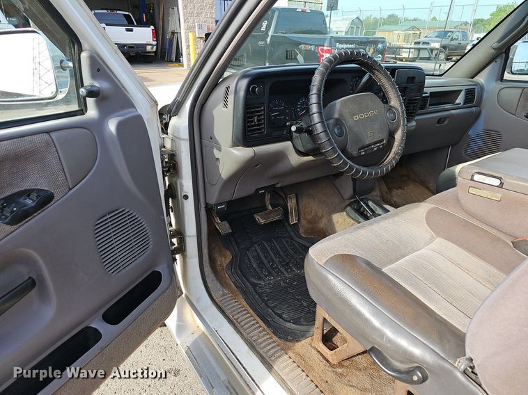 image for item EJ5556 1996 Dodge Ram 1500 Club Cab pickup truck