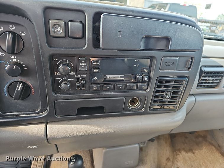 image for item EJ5556 1996 Dodge Ram 1500 Club Cab pickup truck