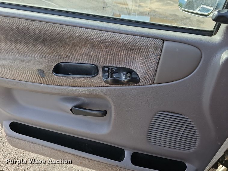 image for item EJ5556 1996 Dodge Ram 1500 Club Cab pickup truck