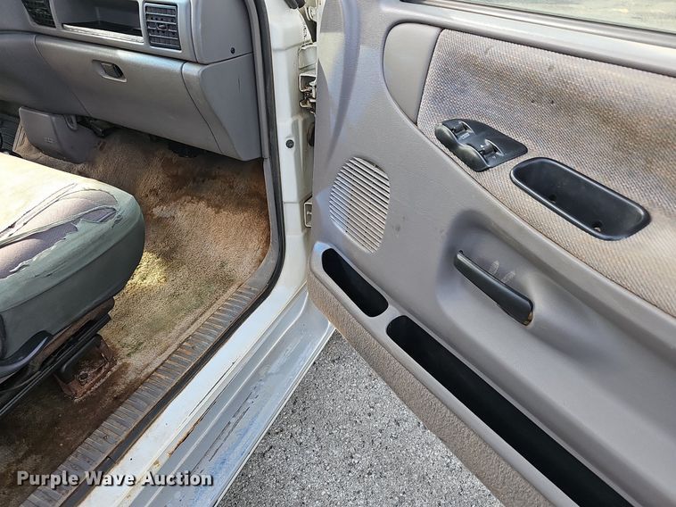 image for item EJ5556 1996 Dodge Ram 1500 Club Cab pickup truck