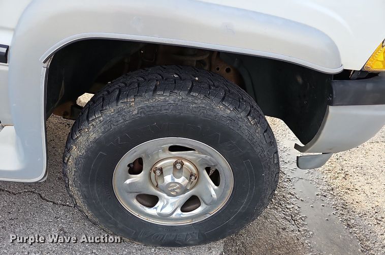 image for item EJ5556 1996 Dodge Ram 1500 Club Cab pickup truck