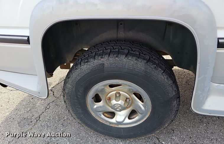 image for item EJ5556 1996 Dodge Ram 1500 Club Cab pickup truck